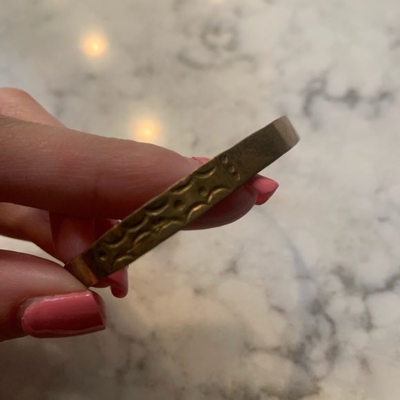 💛Gold Bangle💛 - Picture 3 of 7